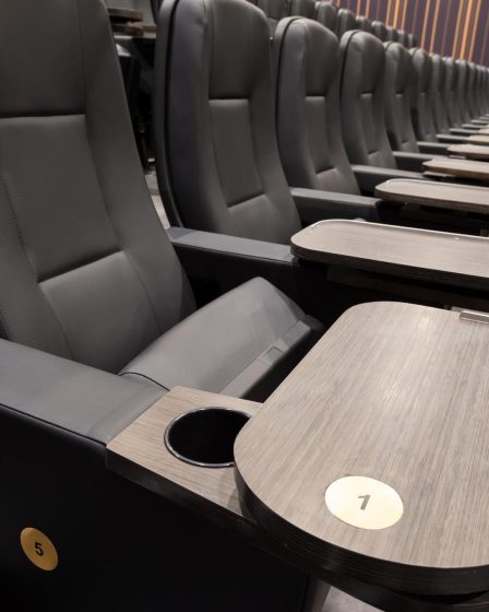 Soluções em móveis para auditórios corporativos