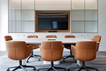 móveis para salas de reunião em empresas modernas
